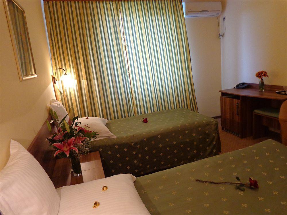 אורדאה Hotel Lyra מראה חיצוני תמונה